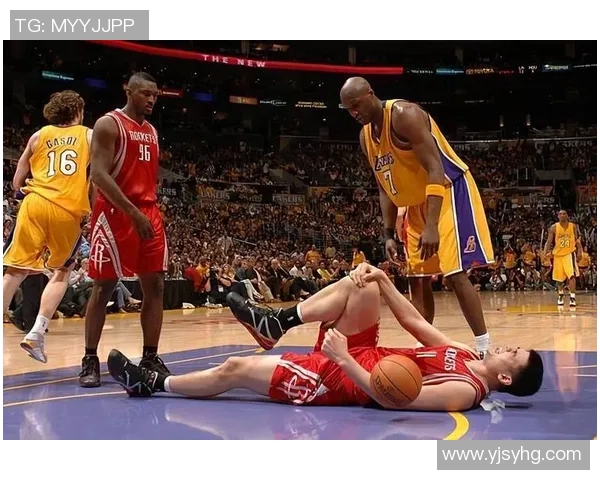 姚明在篮球场上与路人对决的精彩瞬间与趣味挑战