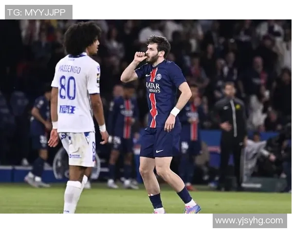 德甲激战：巴黎圣日耳曼凭点球险胜利物浦引发争议与热议