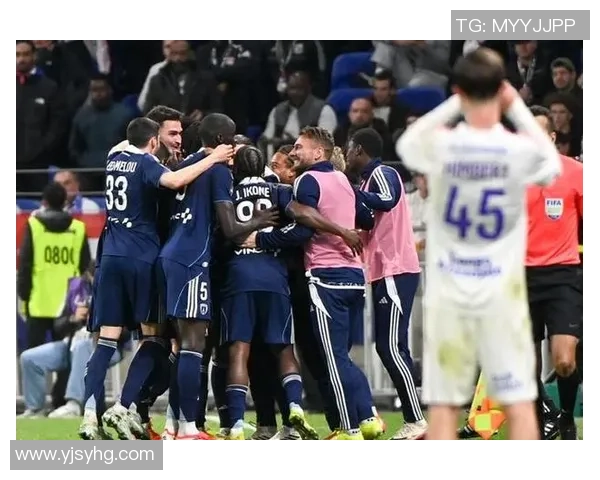 波尔图与巴黎圣日耳曼友谊赛激战成平局历史冷门引发全场热议 波尔图与巴黎圣日耳曼友谊赛激战成平局历史冷门引发全场热议