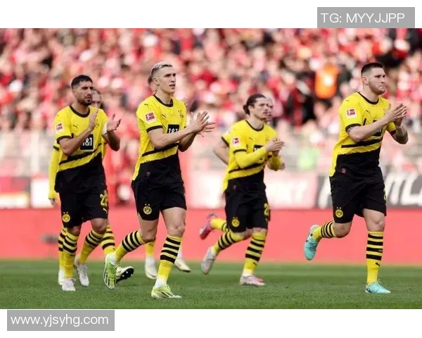 欧冠精彩对决：那不勒斯逆转多特蒙德引发全场狂欢集锦回顾